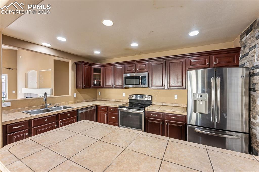 Image 10 of 49: Kitchen