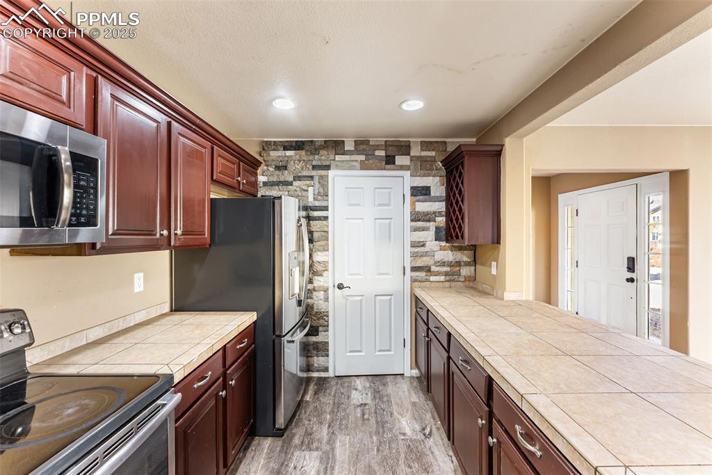 Image 11 of 49: Kitchen