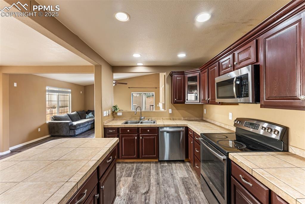 Image 12 of 49: Kitchen