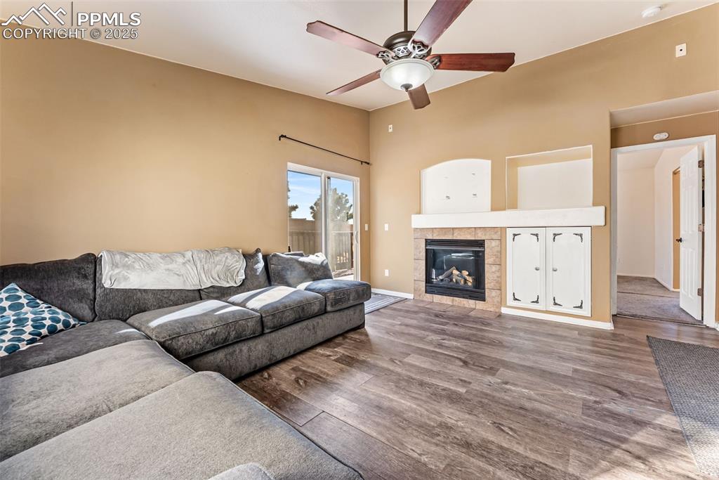 Image 13 of 49: Living Room