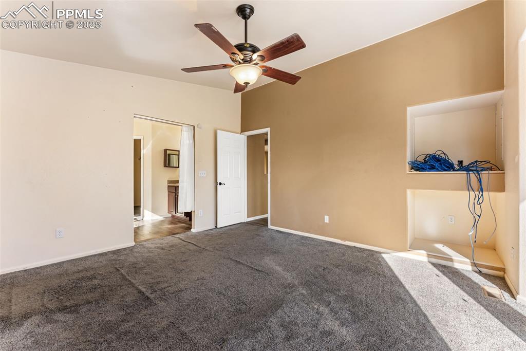 Image 18 of 49: Bedroom