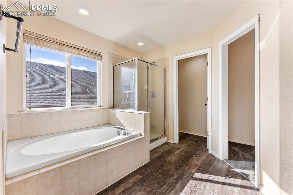 Image 20 of 49: Bathroom