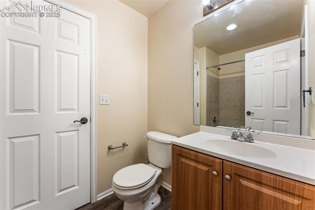 Image 27 of 49: Bathroom