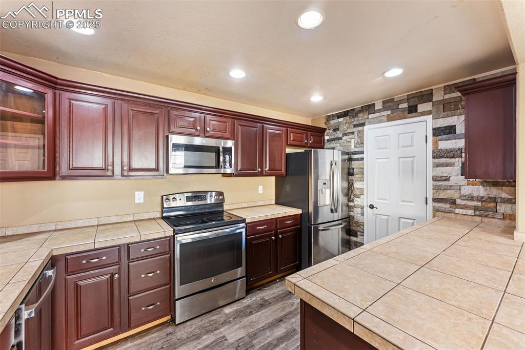 Image 9 of 49: Kitchen