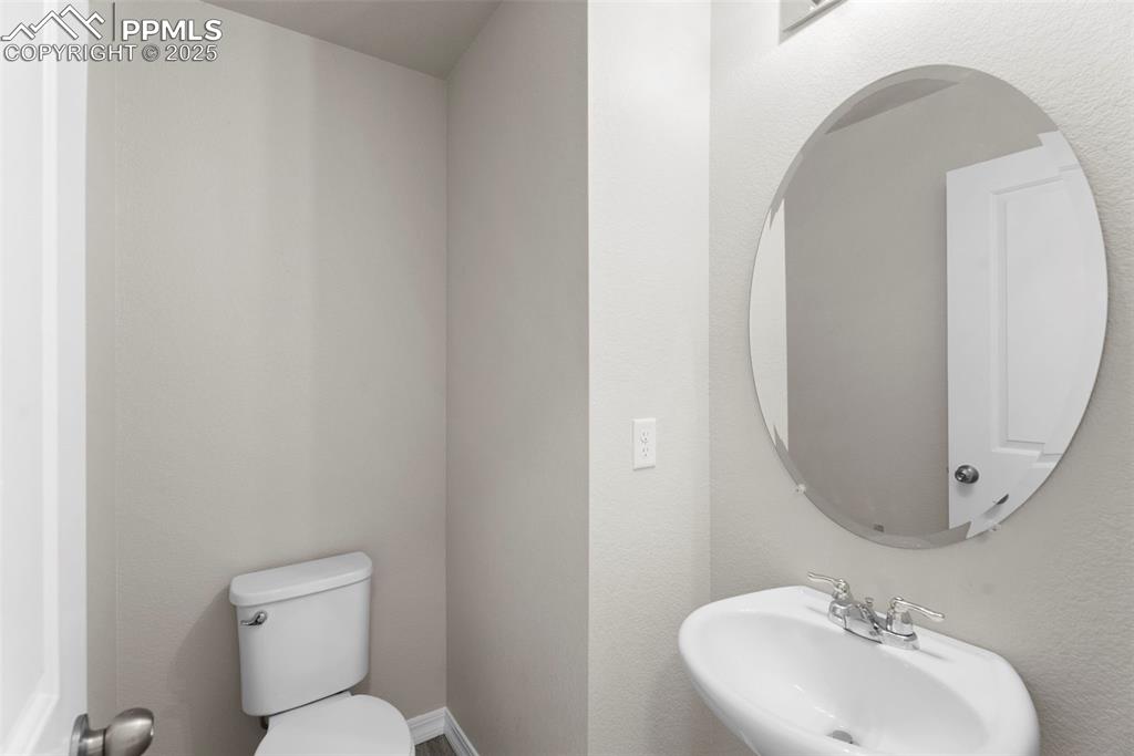 Image 11 of 25: Bathroom