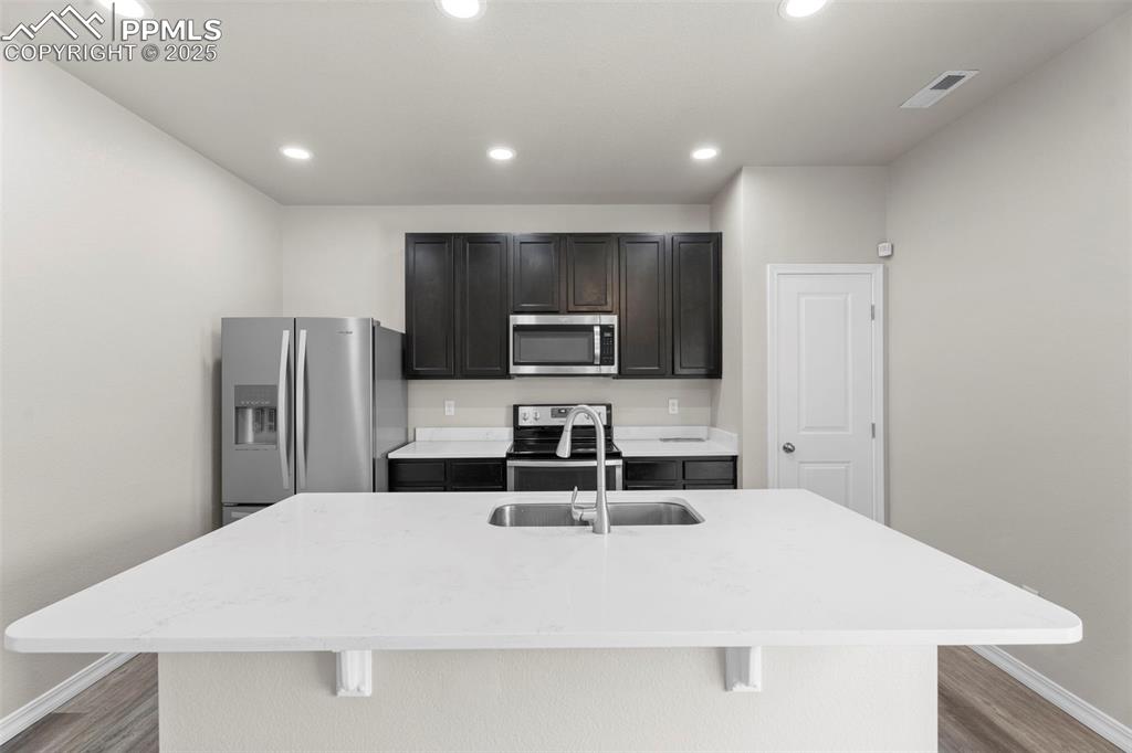 Image 6 of 25: Kitchen