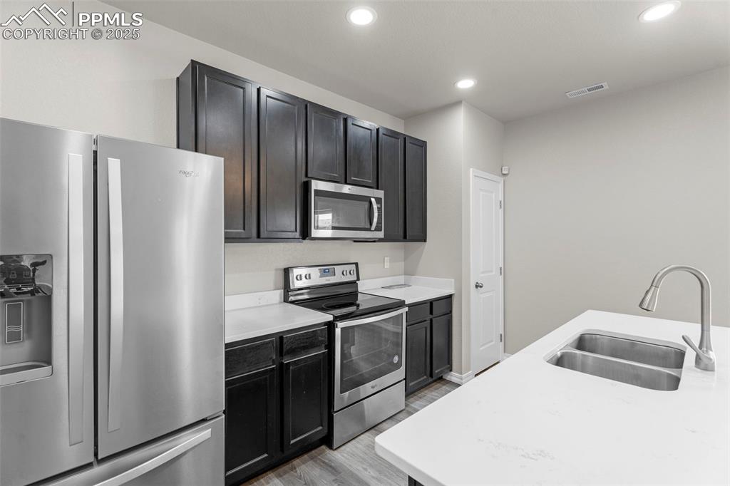 Image 8 of 25: Kitchen