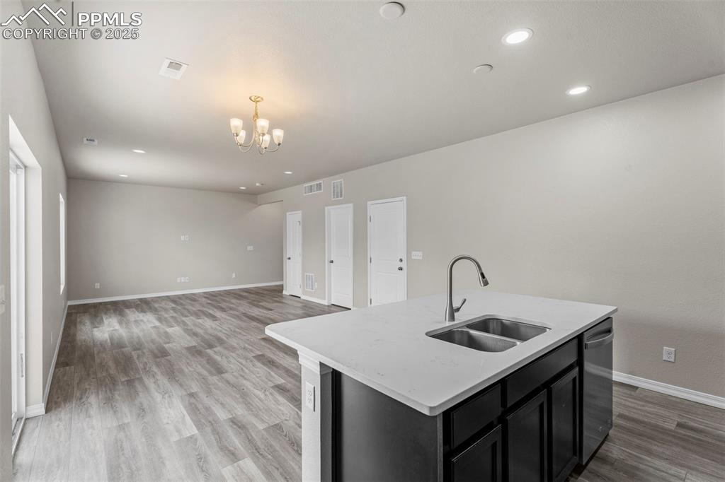 Image 9 of 25: Kitchen