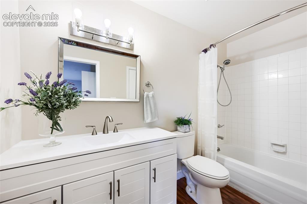 Image 10 of 10: Bathroom