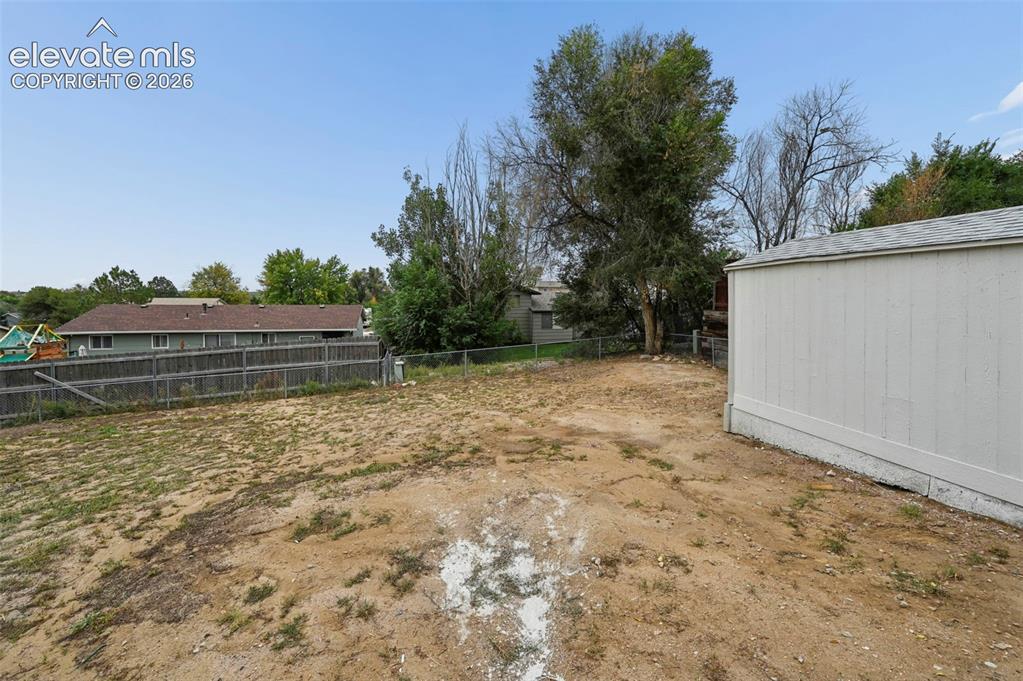 Image 12 of 12: Yard