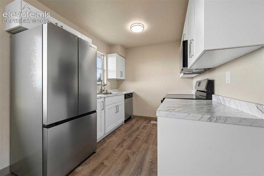 Image 2 of 12: Kitchen