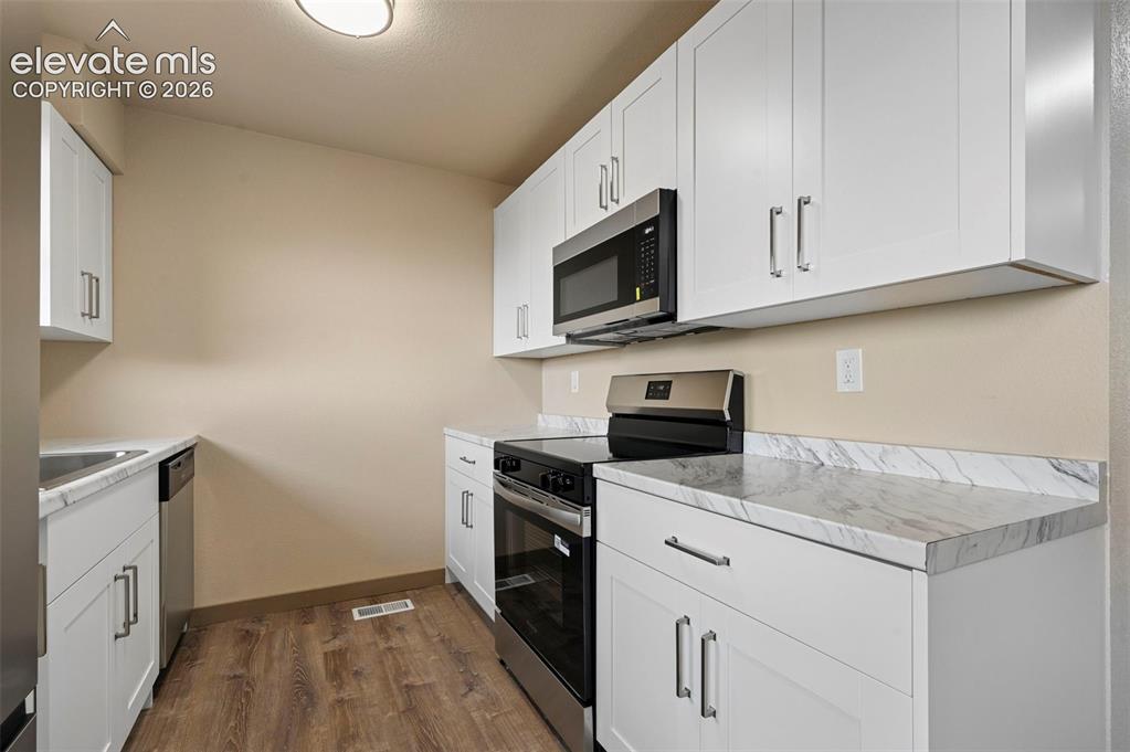 Image 3 of 12: Kitchen