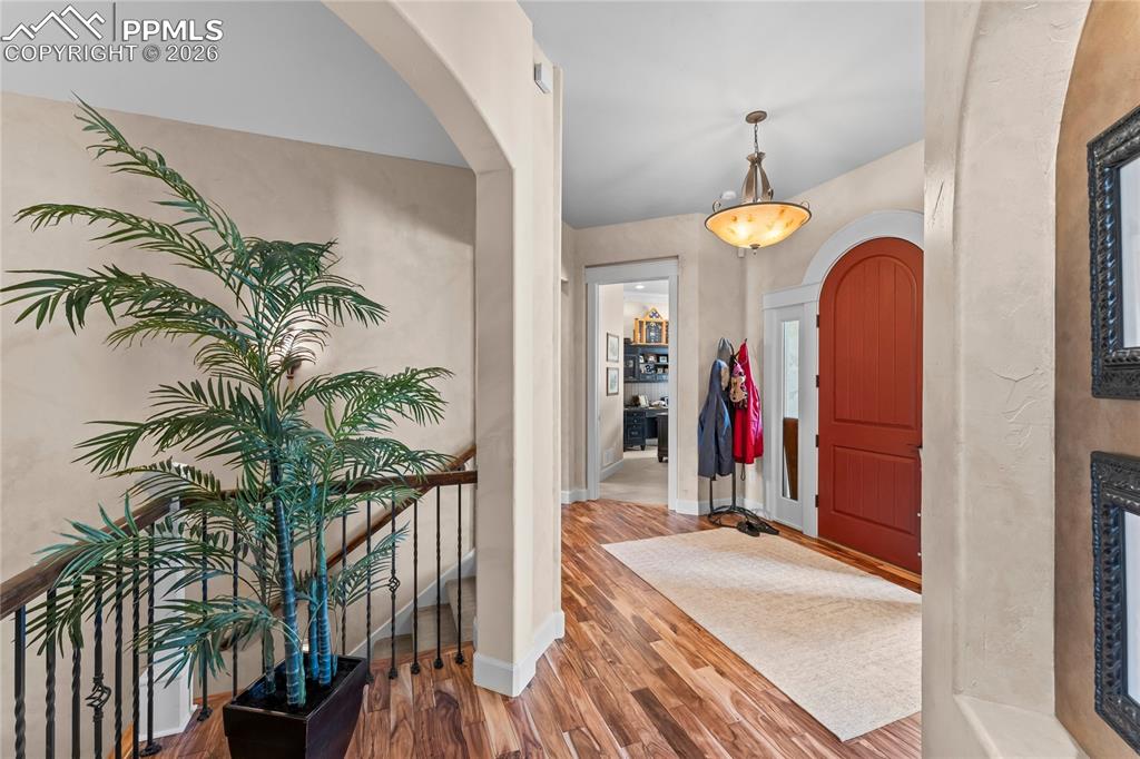 Image 10 of 50: Entry