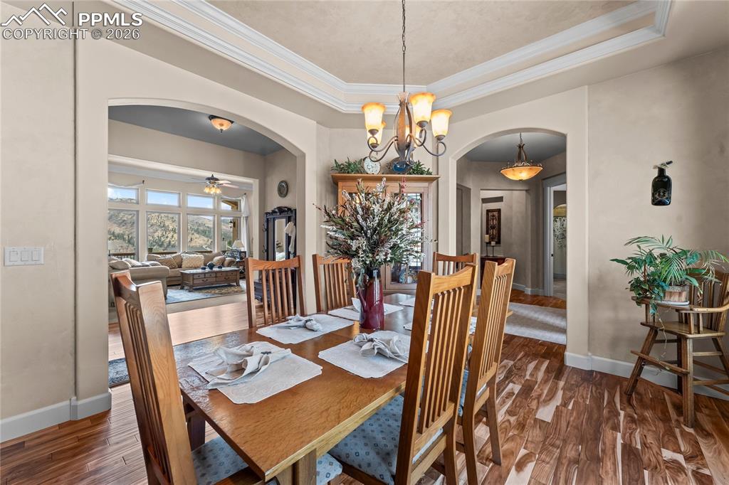 Image 12 of 50: Dining Area