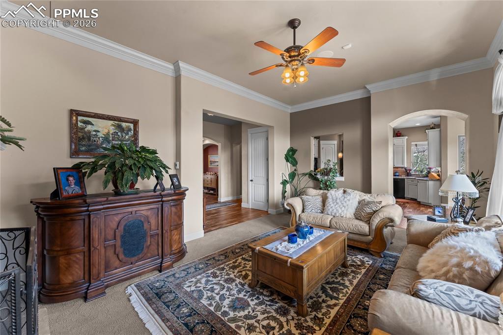 Image 17 of 50: Living Room