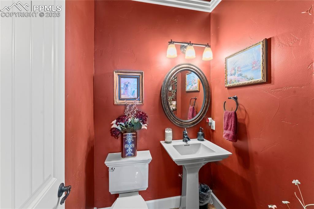 Image 26 of 50: Bathroom