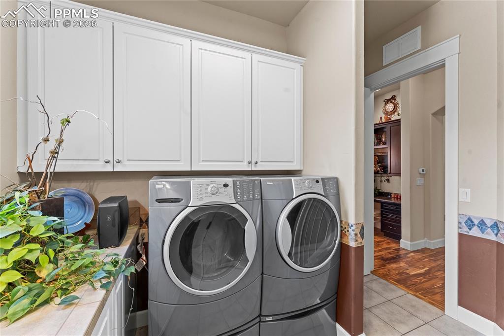 Image 28 of 50: Laundry