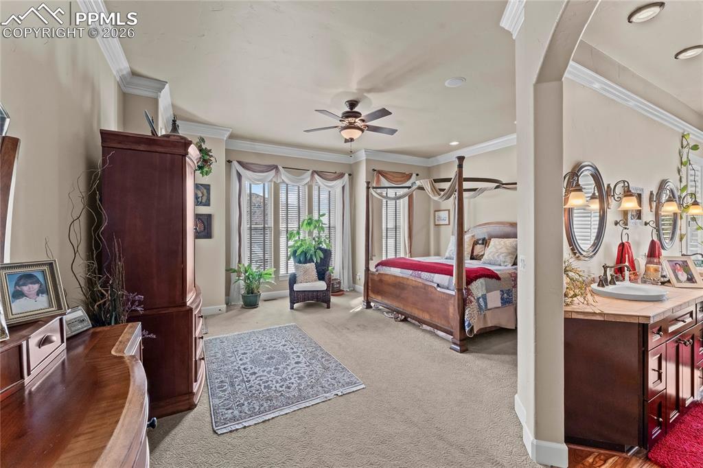 Image 29 of 50: Bedroom