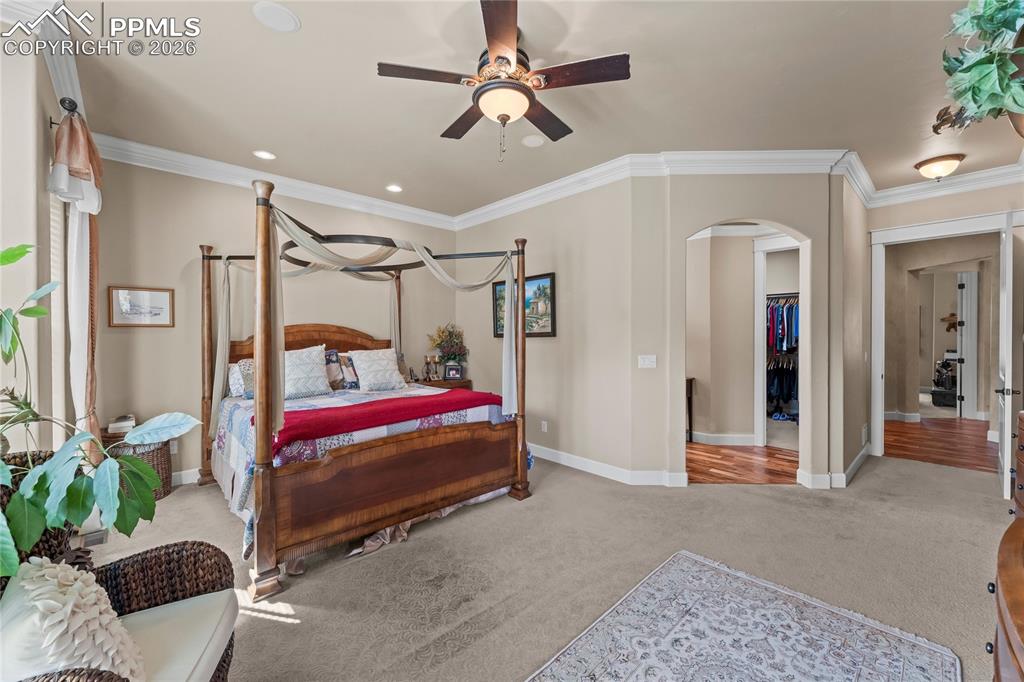 Image 30 of 50: Bedroom