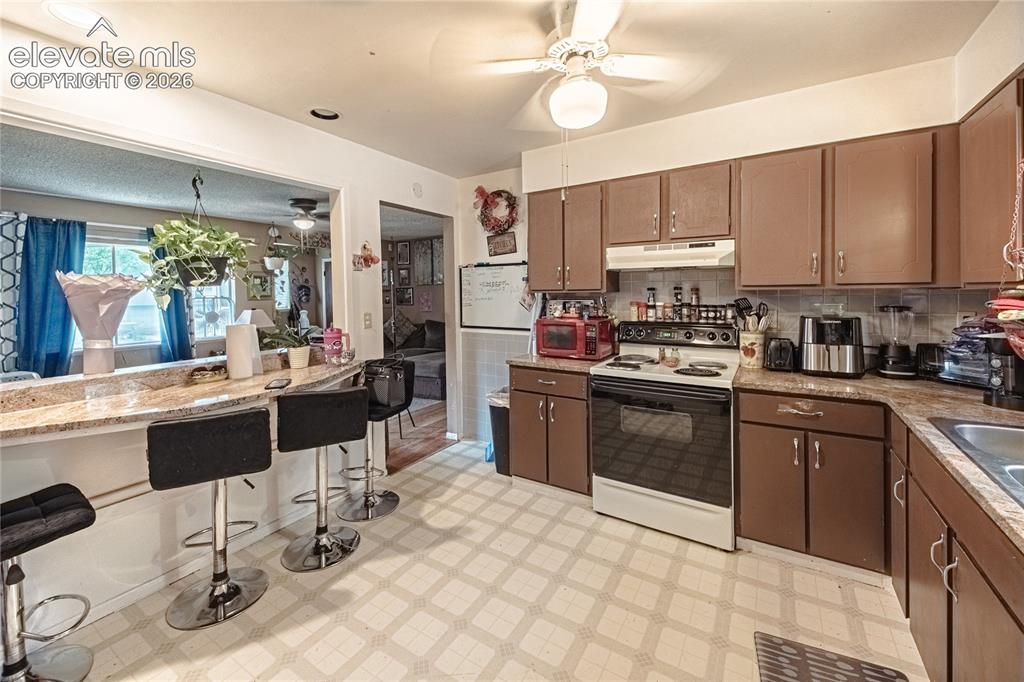 Image 10 of 44: Kitchen