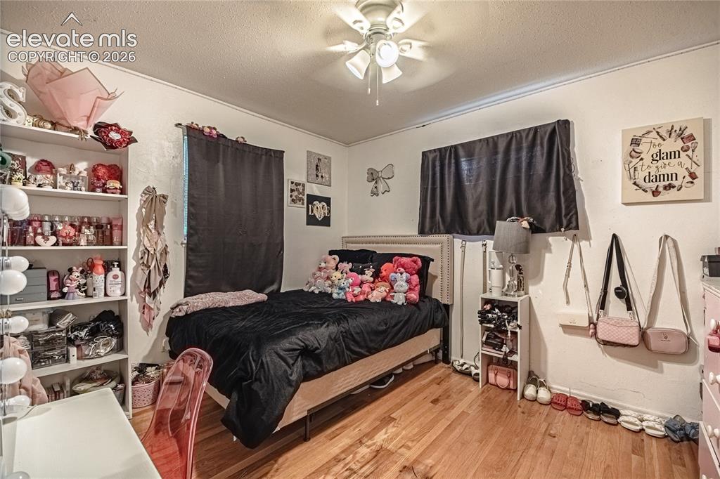 Image 15 of 44: Bedroom