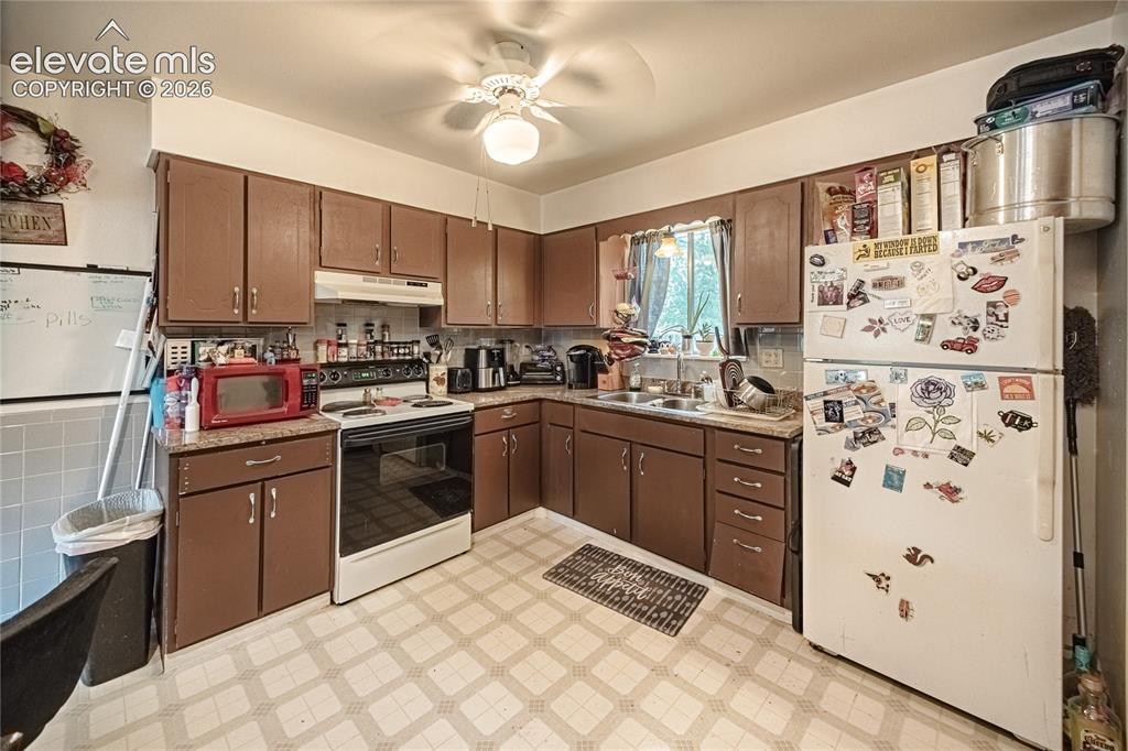 Image 8 of 44: Kitchen