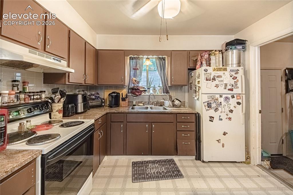 Image 9 of 44: Kitchen