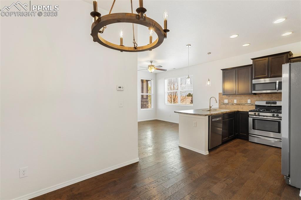 Image 11 of 30: Kitchen