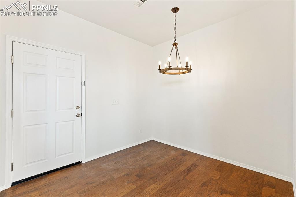 Image 12 of 30: Dining Area