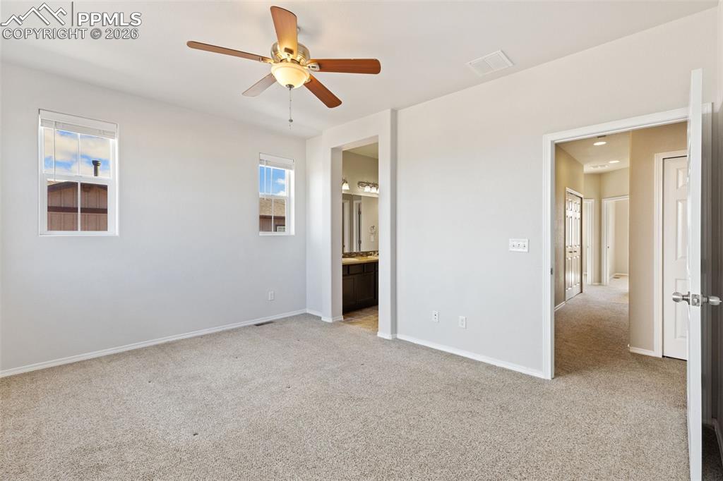 Image 14 of 30: Bedroom