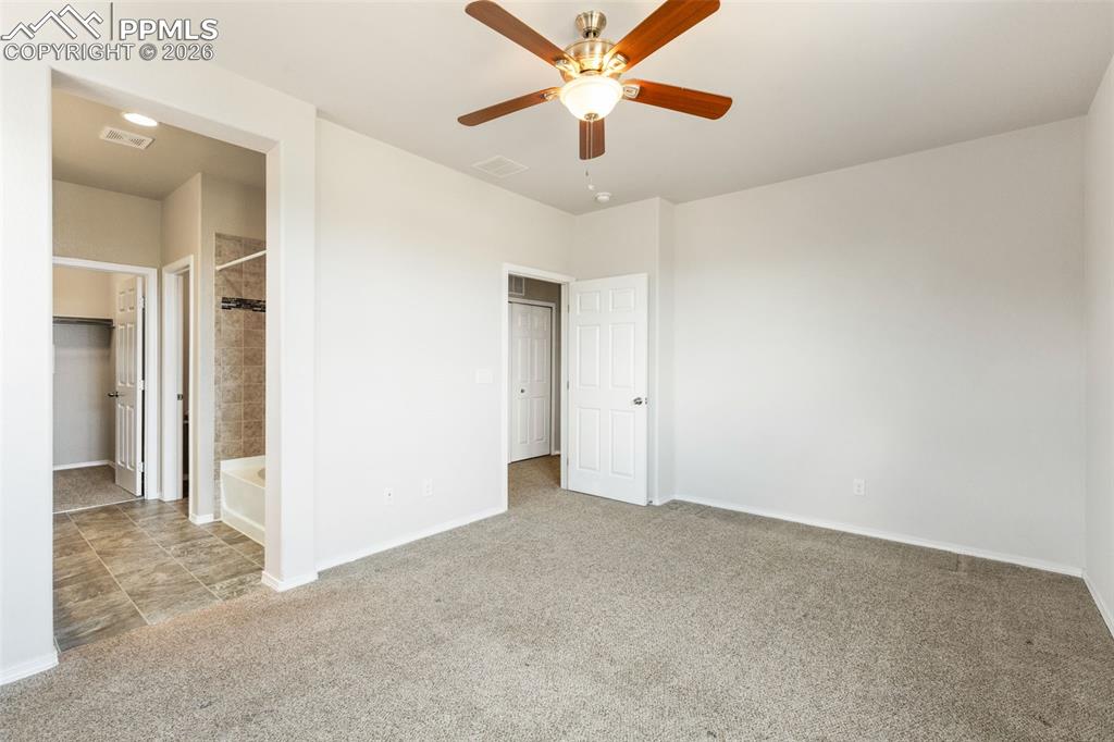 Image 15 of 30: Bedroom