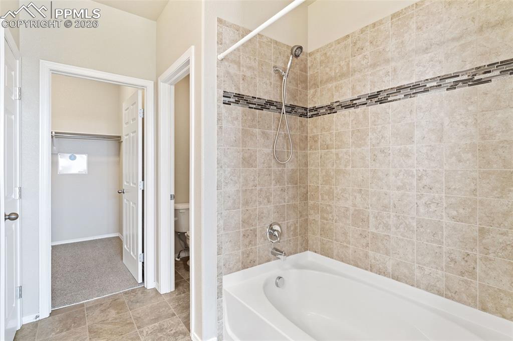 Image 20 of 30: Bathroom