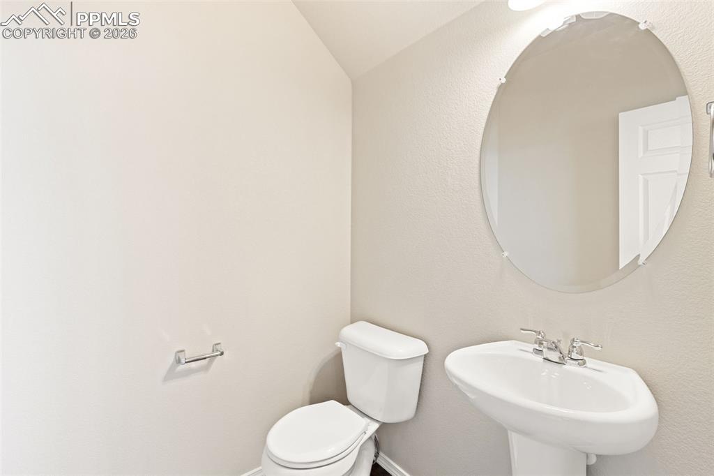 Image 22 of 30: Bathroom