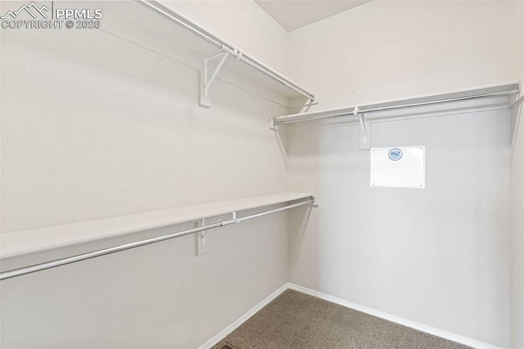 Image 24 of 30: Closet