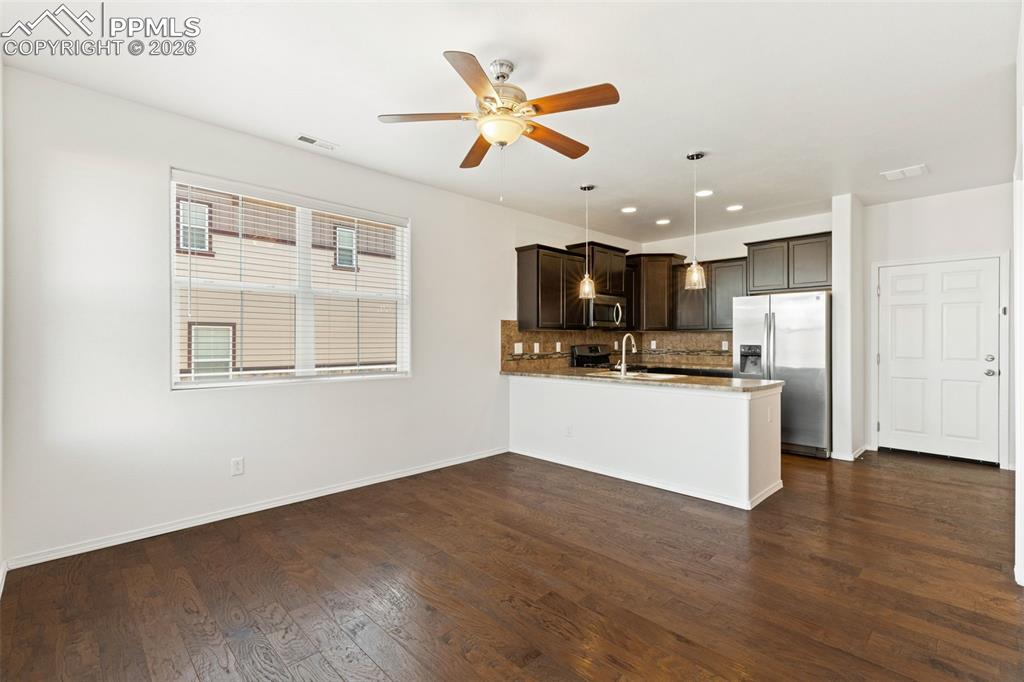 Image 5 of 30: Kitchen