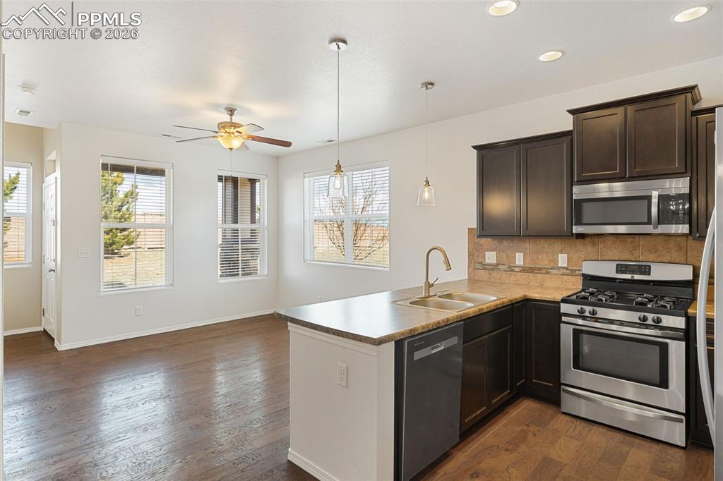 Image 7 of 30: Kitchen