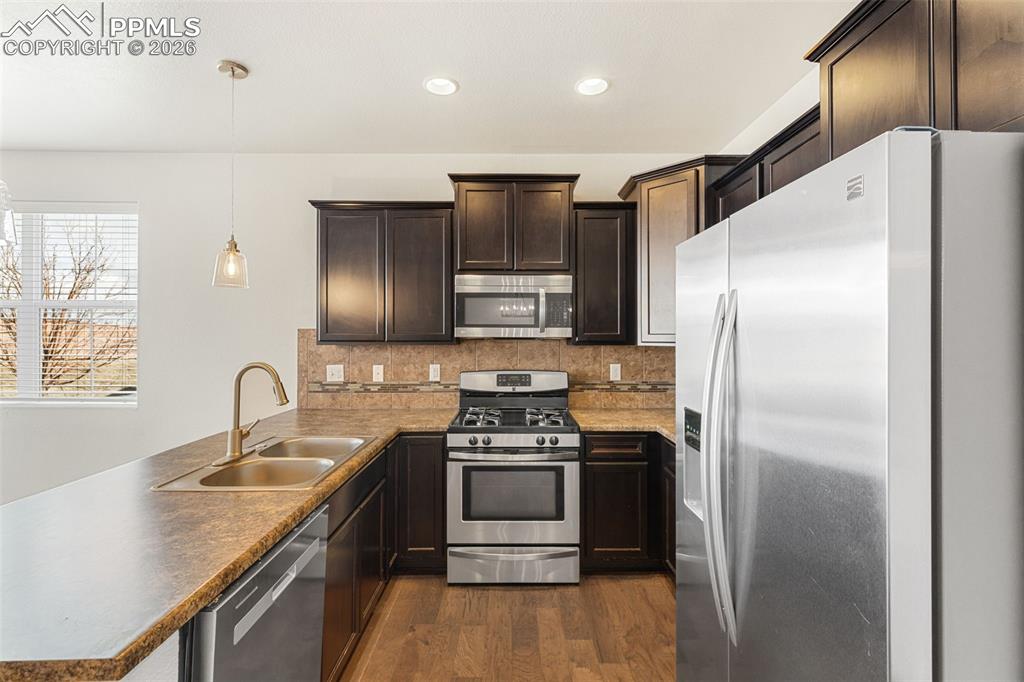 Image 8 of 30: Kitchen