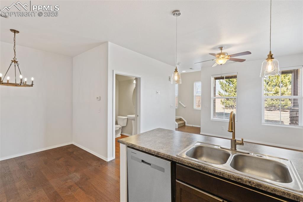 Image 9 of 30: Kitchen