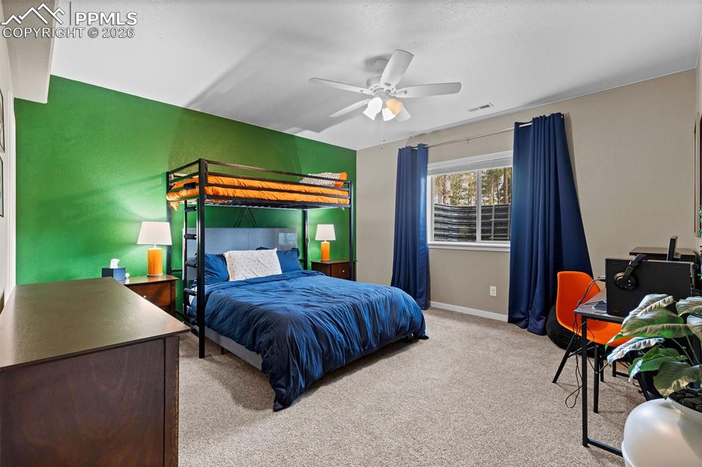 Image 31 of 41: Bedroom