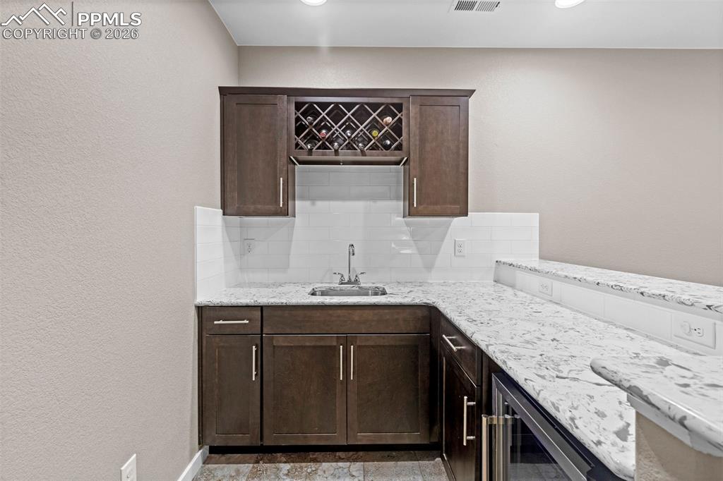 Image 33 of 41: Kitchen