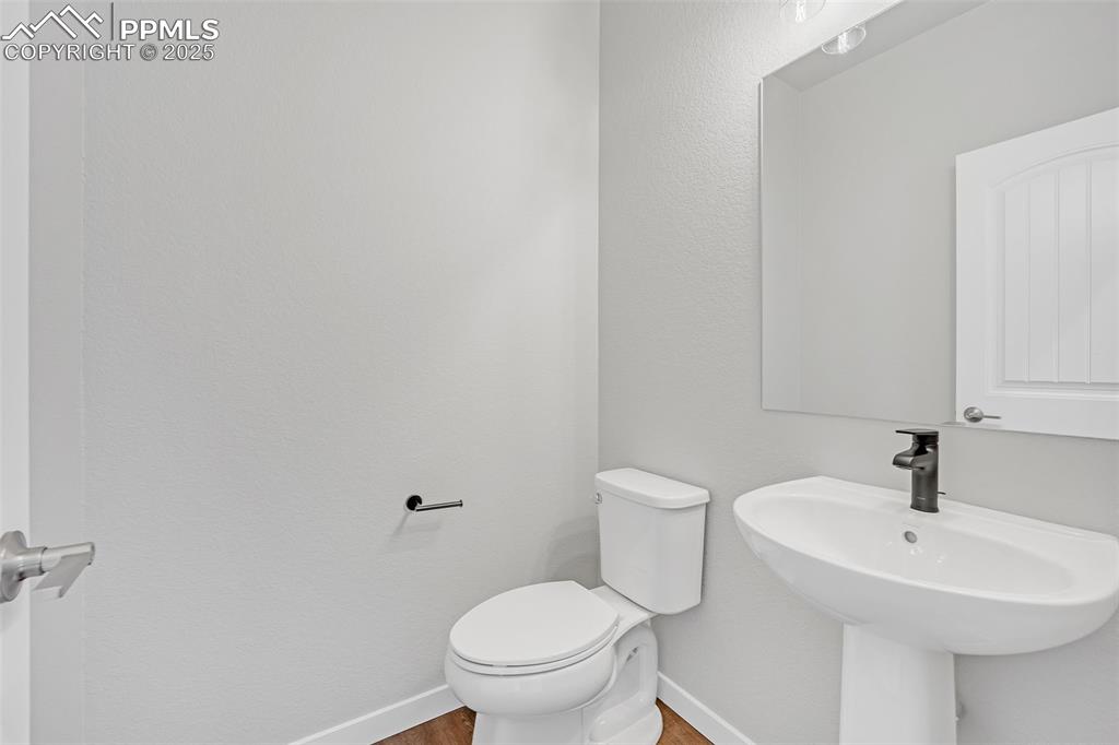 Image 14 of 34: Bathroom