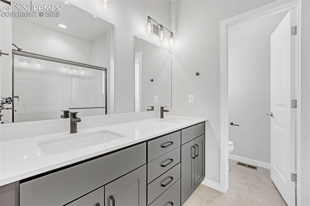 Image 19 of 34: Master Bedroom