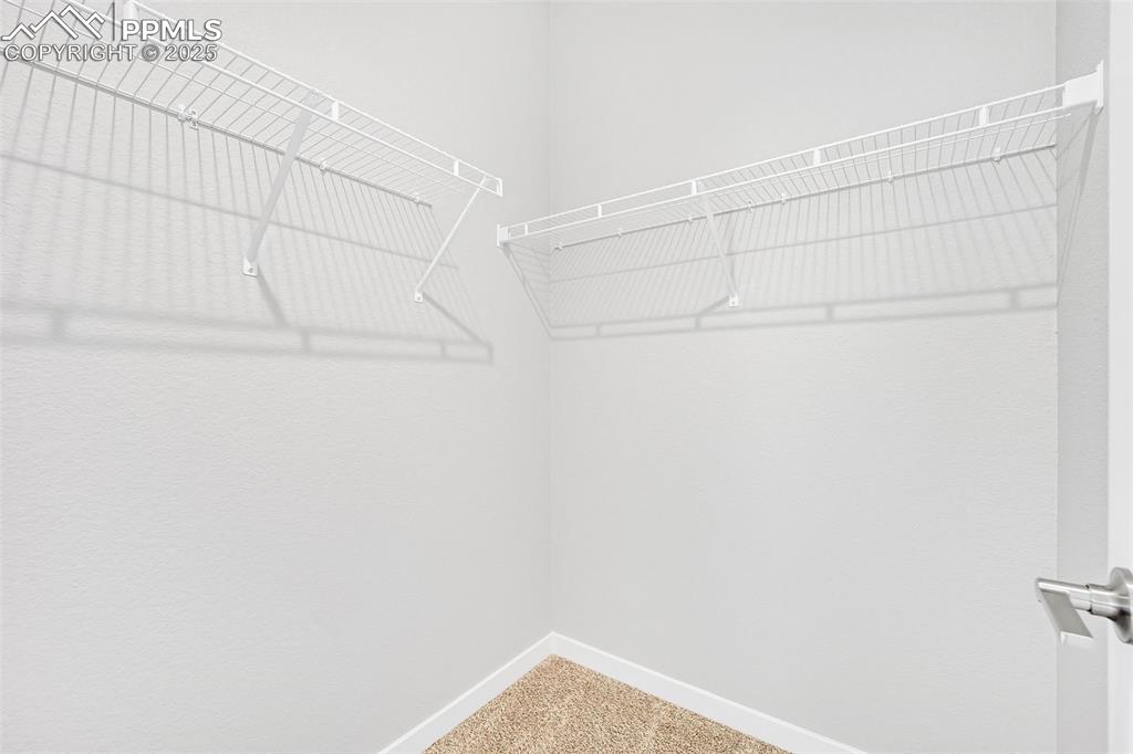 Image 20 of 34: Closet