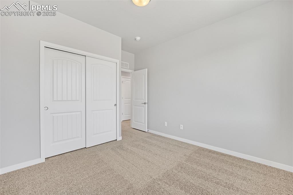 Image 21 of 34: Bedroom