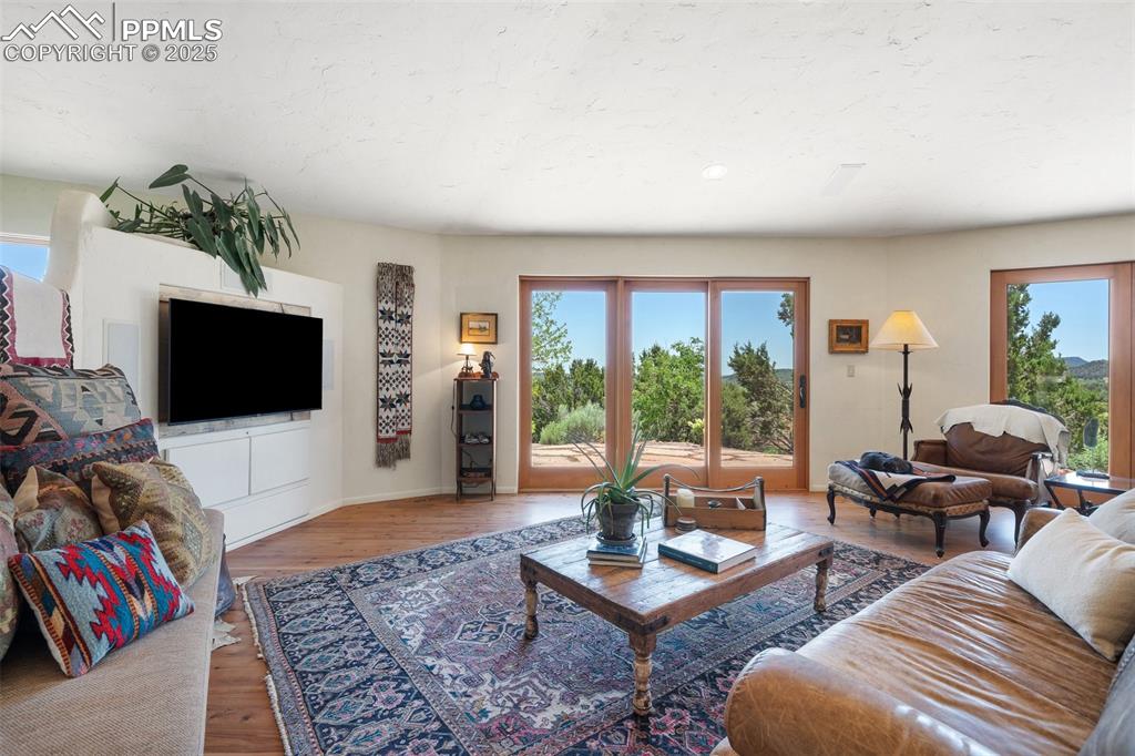 Image 16 of 50: Living Room