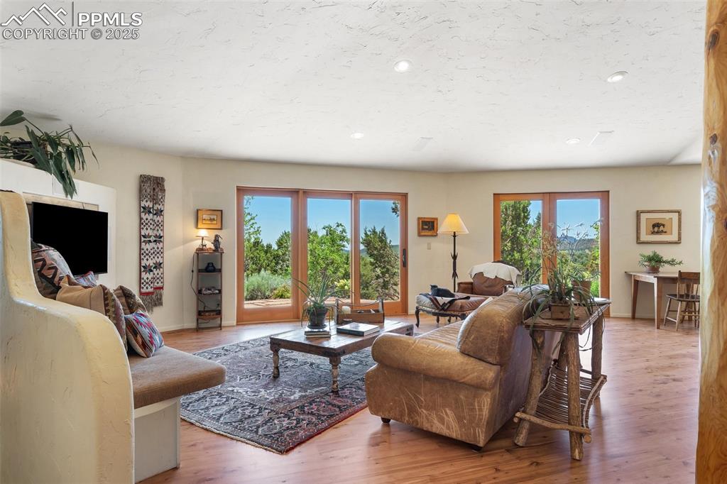 Image 19 of 50: Living Room