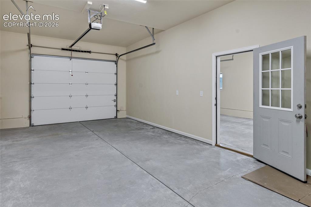 Image 12 of 19: Garage