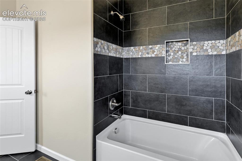 Image 15 of 19: Bathroom