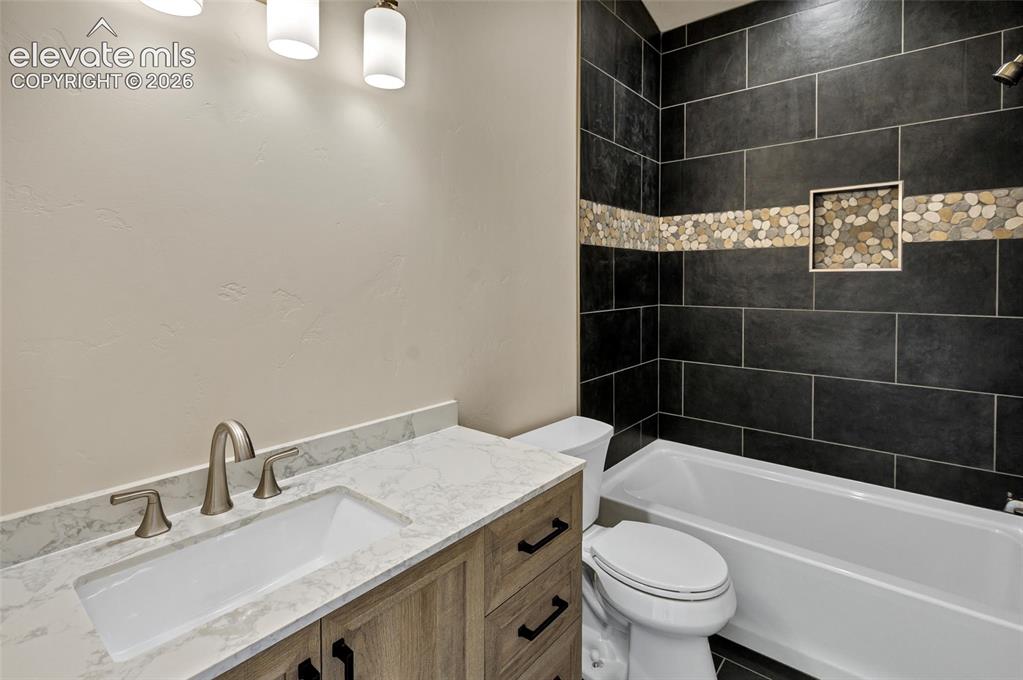Image 16 of 19: Bathroom