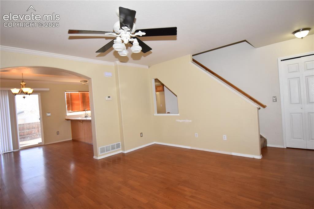 Image 2 of 8: Living Room